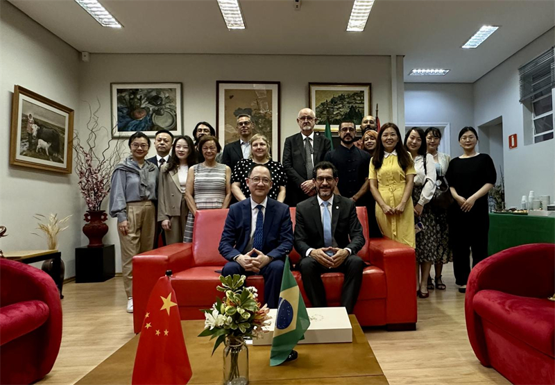 图为参加座谈会的来宾合影留念。 圣保罗州立大学孔子学院供图 图为参加座谈会的来宾合影留念。 圣保罗州立大学孔子学院供图