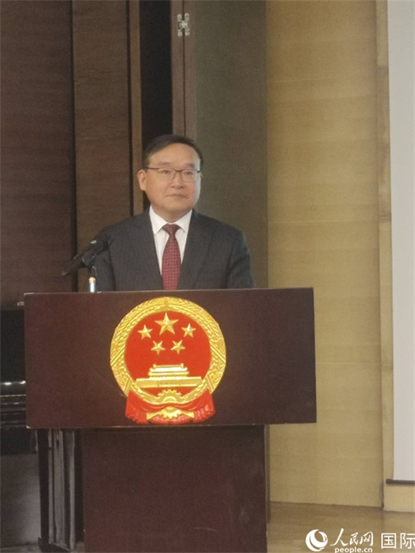 中国意大利大使贾桂德在活动现场致辞。人民网记者 郑彬摄