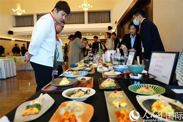 “中日融合-新派中餐展示洽谈会”现场。人民网记者 张丽娅摄 “中日融合-新派中餐展示洽谈会”现场。人民网记者 张丽娅摄