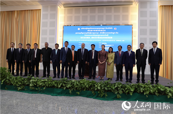嘉宾合影。人民网记者 简承渊摄 嘉宾合影。人民网记者 简承渊摄