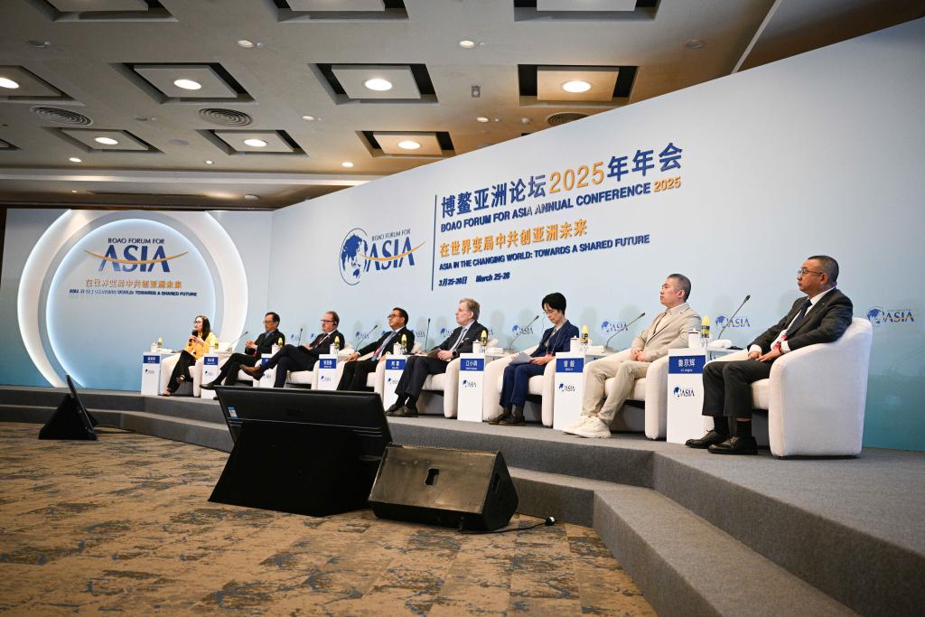 3月26日,博鳌亚洲论坛2025年年会举行“AI:如何做到应用与治理的平衡推进”分论坛。新华社记者 蒲晓旭 摄 3月26日,博鳌亚洲论坛2025年年会举行“AI:如何做到应用与治理的平衡推进”分论坛。新华社记者 蒲晓旭 摄
