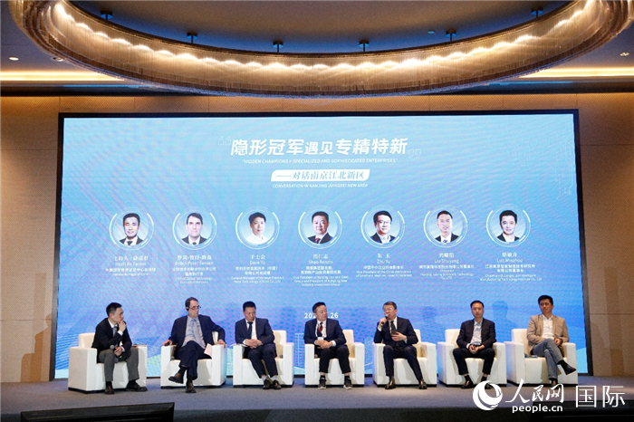 企业家们围绕 企业家们围绕