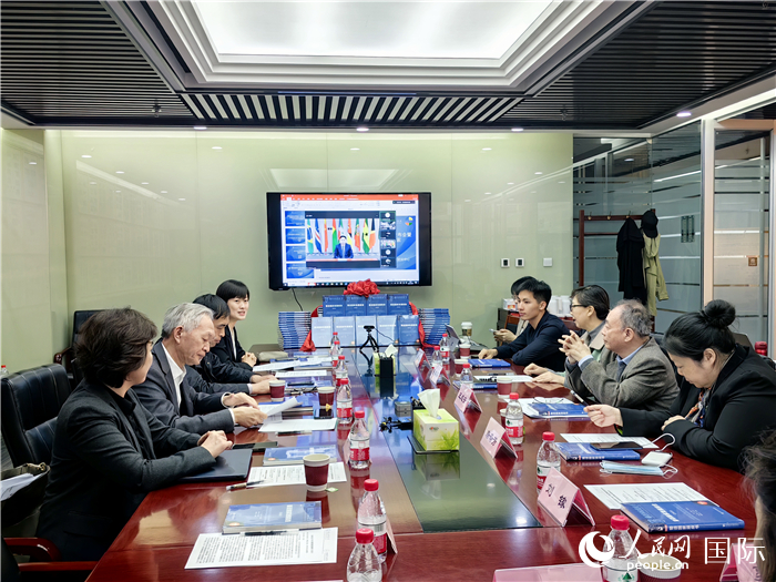 3月27日,《葡语国家发展报告(2023)》发布会在对外经济贸易大学成功举办。人民网记者 符园园摄 3月27日,《葡语国家发展报告(2023)》发布会在对外经济贸易大学成功举办。人民网记者 符园园摄