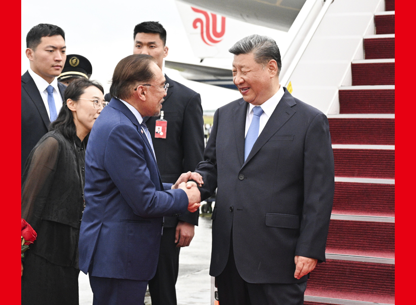 习近平抵达吉隆坡对马来西亚进行国事访问