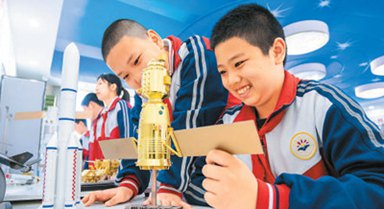学习航天知识 点燃航天梦想