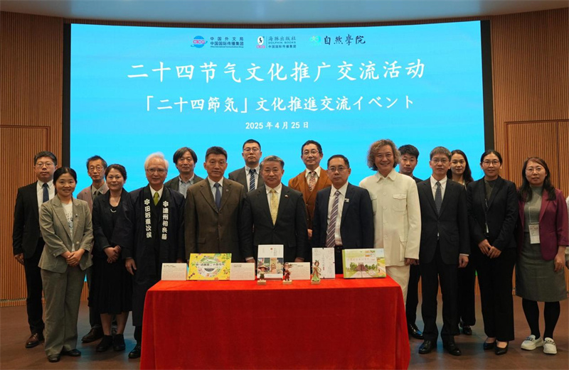 活动嘉宾合影。 活动嘉宾合影。