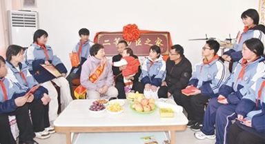 聆听功臣故事
