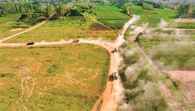 第82集团军某旅组织战术训练。李天文摄 第82集团军某旅组织战术训练。李天文摄