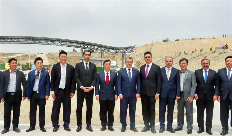 中伊部分代表合影。中国电建供图