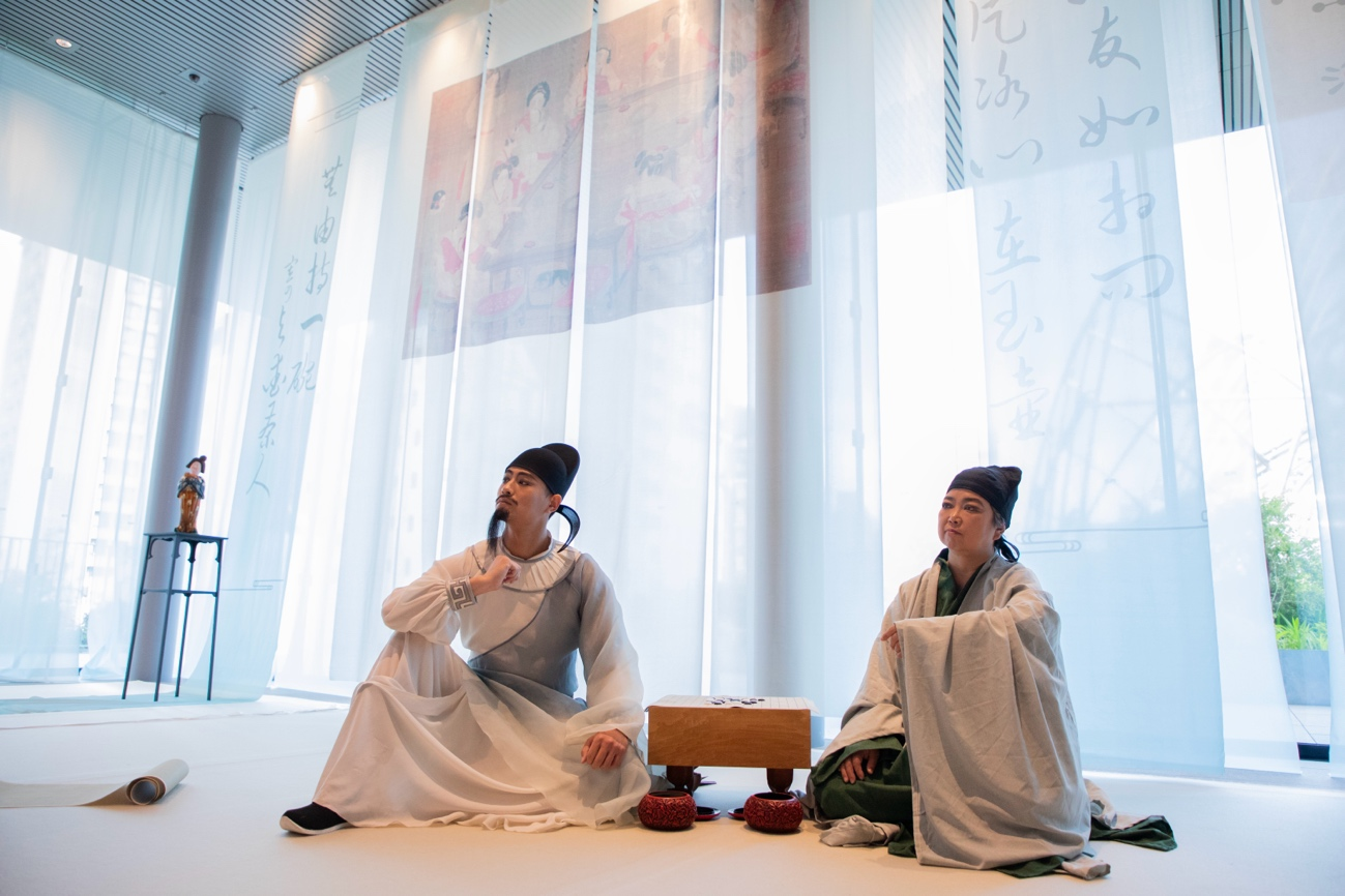 白居易与茶仙卢仝。中国驻大阪旅游办事处供图 白居易与茶仙卢仝。中国驻大阪旅游办事处供图