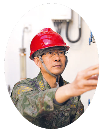 陈振华在试验现场。彭建辉摄 陈振华在试验现场。彭建辉摄