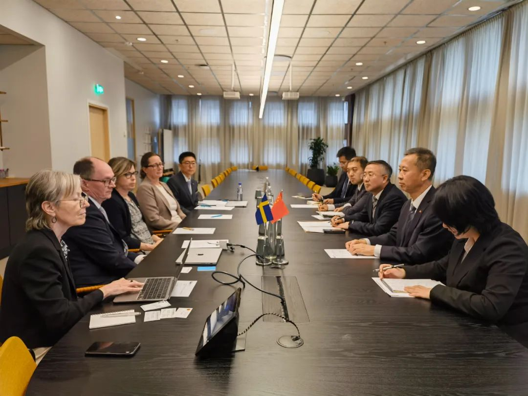 中国驻瑞典大使崔爱民会见林雪平大学校长云松。中国驻瑞典大使馆供图 中国驻瑞典大使崔爱民会见林雪平大学校长云松。中国驻瑞典大使馆供图