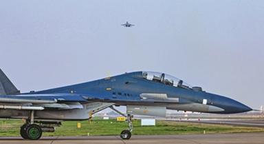 空军航空兵某旅开展飞行训练