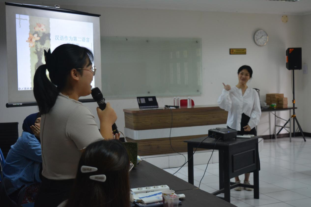 教师与学员在培训中积极互动 阿拉扎大学孔子学院供图 教师与学员在培训中积极互动 阿拉扎大学孔子学院供图