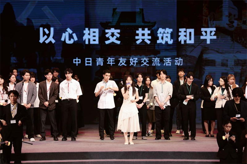 合唱《友谊地久天长》(主办方供图) 合唱《友谊地久天长》(主办方供图)