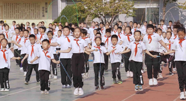 山东济南：阳光课间 童趣飞扬