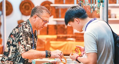 “朋友圈”“加速器”“强枢纽”