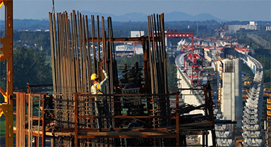 高温下的铁路建设者