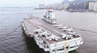 海军山东舰航母编队抵达香港