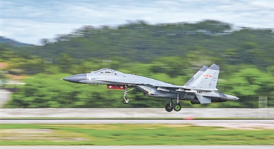 空军航空兵某旅组织飞行训练