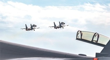空军某部组织飞行训练