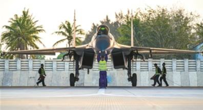 海军航空兵某部开展飞行训练