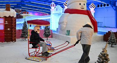 夏日室内冰雪世界享清凉