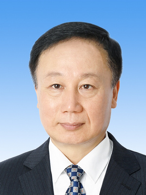 马宏伟，男，满族，1969年4月生，研究生学历，中共党员，现任人民日报社副总编辑。