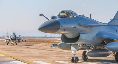 空军航空兵某旅组织飞行训练