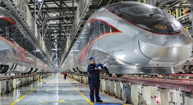 精心整备动车 护航春运畅通