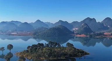 云南砚山:湖如镜,盛满一池天光云影