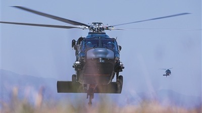 陆军某旅组织飞行训练