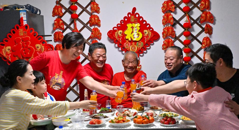 一席年夜饭 共庆中国年