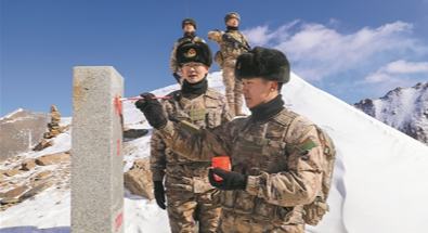 别迭里边防连官兵执行巡逻任务