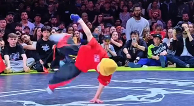 惊艳全场！13岁男孩获世界街舞冠军