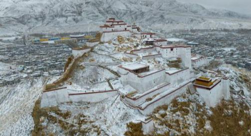 高原春雪润良田