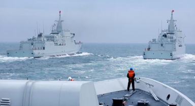 安庆舰、东莞舰开展实弹射击训练