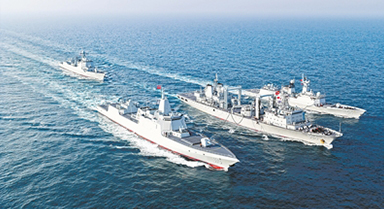 海军某支队开展海上训练