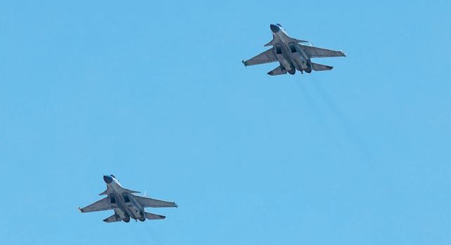 海军航空大学某基地组织飞行训练