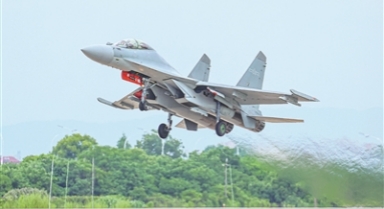 空军航空兵某旅组织飞行训练