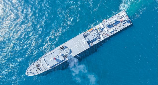 海军某支队开展海上多科目训练