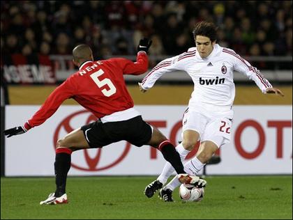 安吉丽娜大腹便便又凸点:怀孕了还练瑜伽?