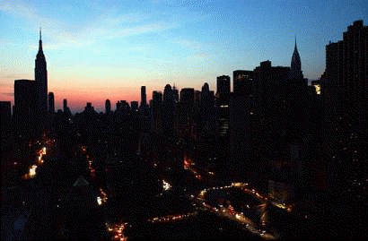 停电导致交通秩序混乱 不夜城纽约陷入漆黑