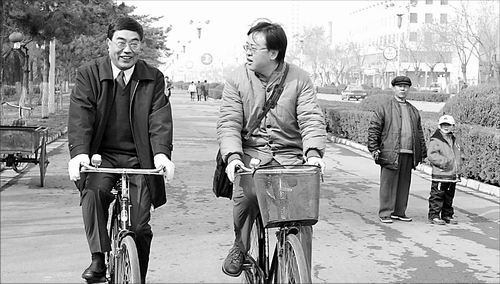 山西政协副主席吕日周三亚被讹钱 当地政府不