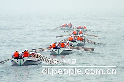 大连舰院百名学员驾舢板横渡渤海海峡--人民网