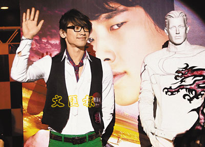 Rain携电影 极速赛车手 来港宣传 秀龙形白色战