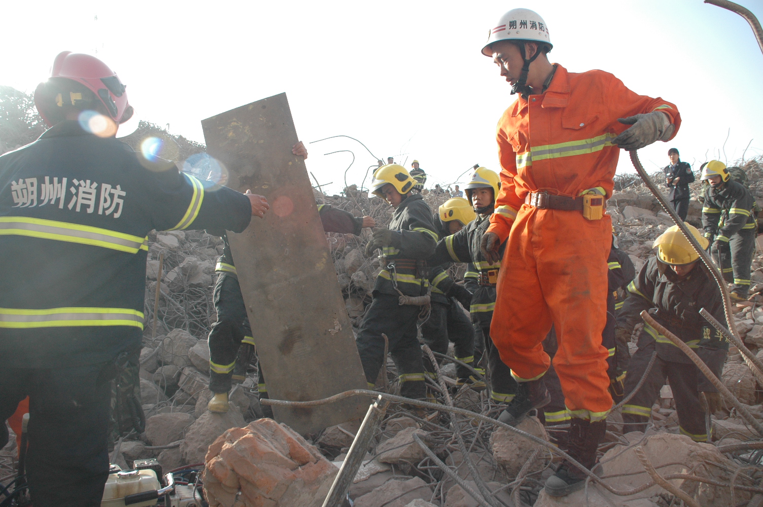 山西朔州娱乐城大面积坍塌 7米深地下迪厅掩埋