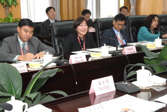 点击图片查看详情 人口报社副社长_法制日报社副社长周秉键主持全国政法智能化建设研讨会开幕(3)