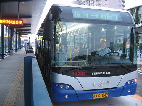 北京快速公交2号线 热情服务深入人心