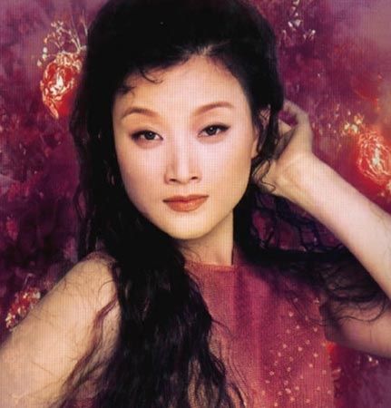 时尚一周:揭邓婕不为人知婚姻 女星裙底惨烈真